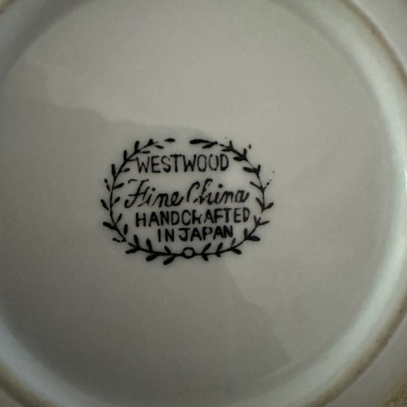 Westwood Fine China Rose Print Bowl with Gold Accent - Hand Crafted in Japan - Picture 2 of 2